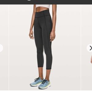 LuluLemon Time to sweat crop 23”